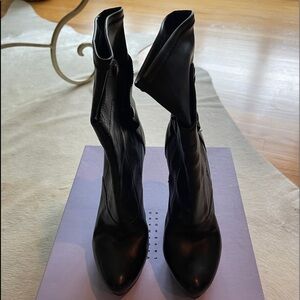 Vera Wang Lavender black boots
